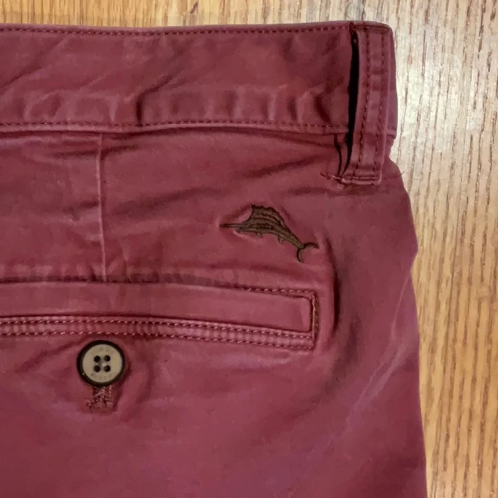 Tommy Bahama 8” Chino Shorts - Men’s Size 32 - Red Bordeaux - Cotton Blend